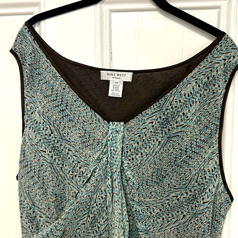100% Silk Nine West fancy dressy tank top lined ruffled hem line.